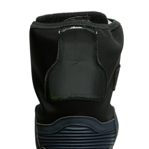 Axial clearance d1 boots