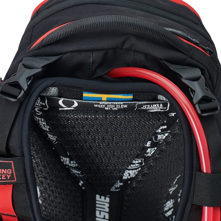 USWE Core 25L Black/Red Daypack